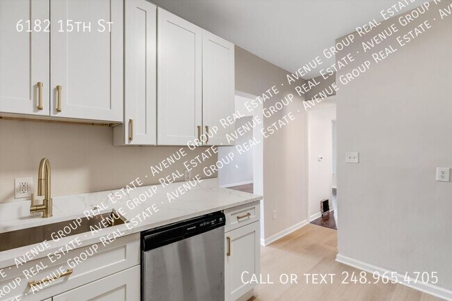 Foto del edificio - 6182 15th St