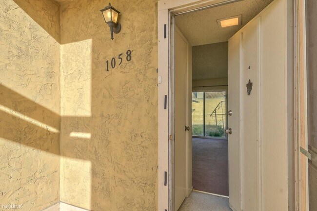 Building Photo - 3 br, 2 bath House - 1058 Sherman Dr