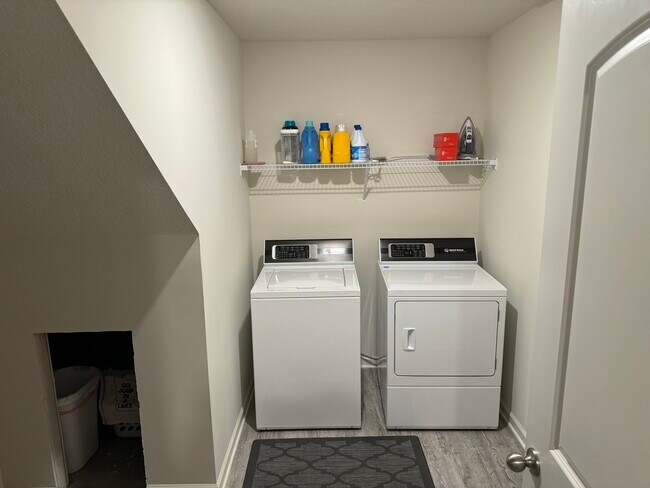 Foto del edificio - 1038 White Tail Ln