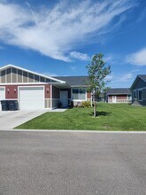 Building Photo - Hitt Road Patio Home Apartments