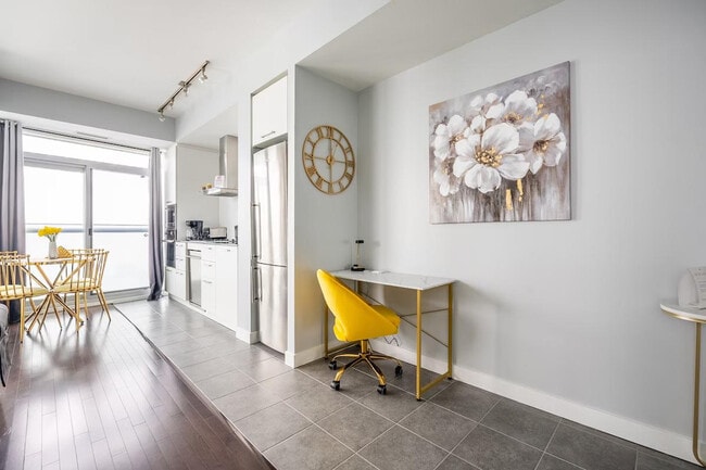 Building Photo - 25 York St