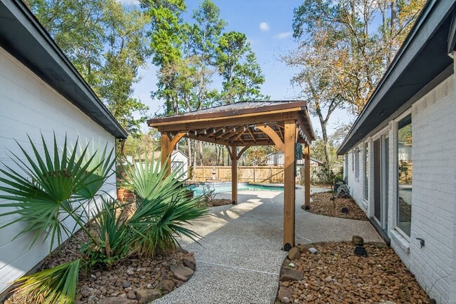 Foto del edificio - 127 Sagewood Dr