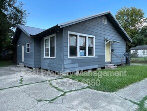 Building Photo - 3315 Weller Ave