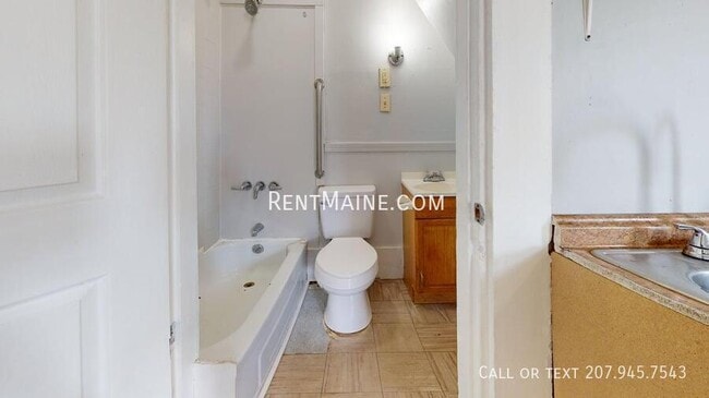 Building Photo - 76 Court St