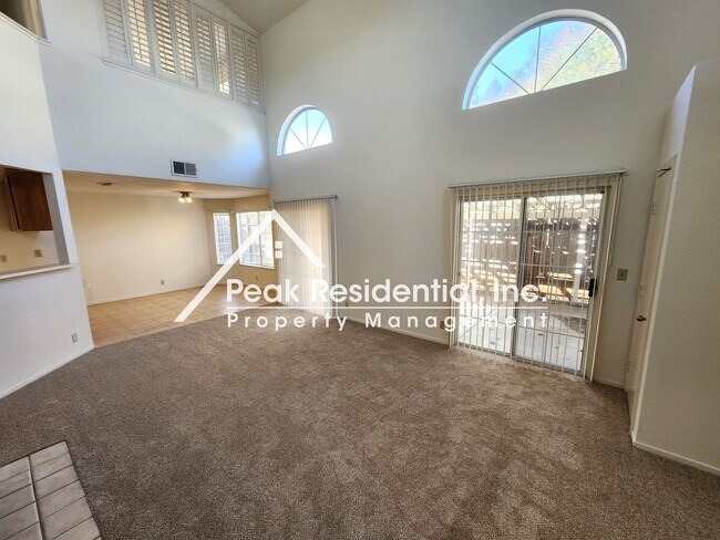 Foto del edificio - A Very Nice Lincoln 3bd/2ba House with 2-Car Garage