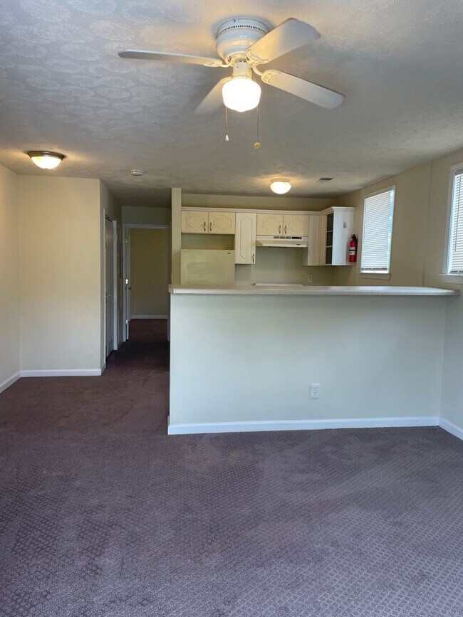 Building Photo - 5911 5913 Peco