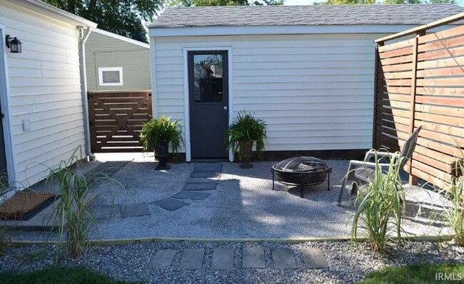 Building Photo - 1228 Southlea Dr