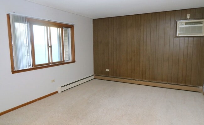 Building Photo - 220 Griffing Ave