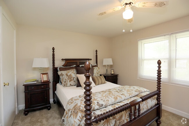 Bedroom - Greenville Place Apartments