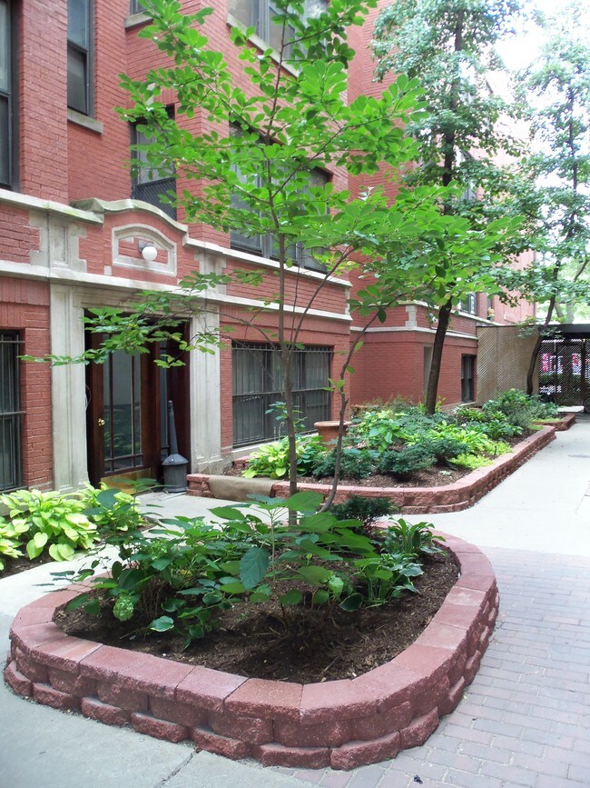 Building Photo - 775 W Diversey Pky