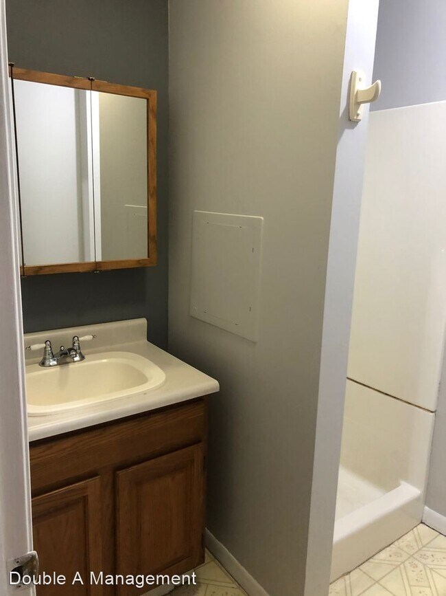 Building Photo - 2 br, 1 bath House - 315 Sumner St - 1