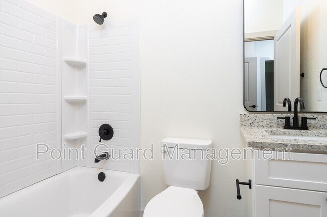 Foto del edificio - 1230 N Greenwich Rd