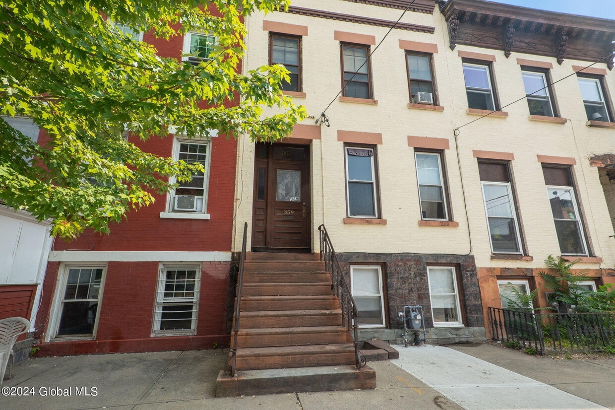 Primary Photo - 359 Washington Ave