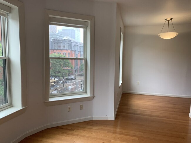 Building Photo - 177 Newbury St
