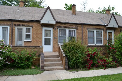 Primary Photo - 401 N Hillside St