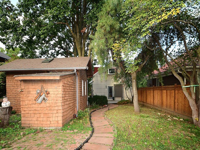 Building Photo - Cool House | 50% Off First Months Rent