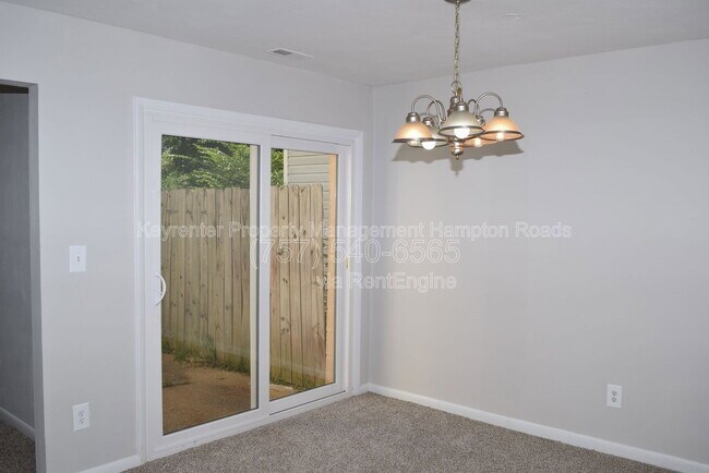 Foto del edificio - 5953 Blackpoole Ln