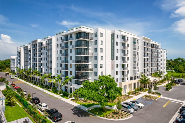 Building Photo - Biscayne 112
