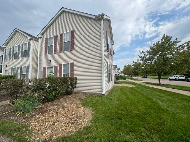 Building Photo - 1071 Symphony Dr