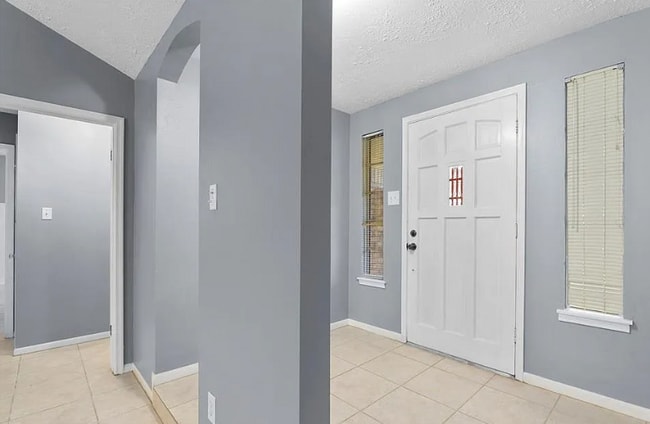 Building Photo - 2126 Redwood St