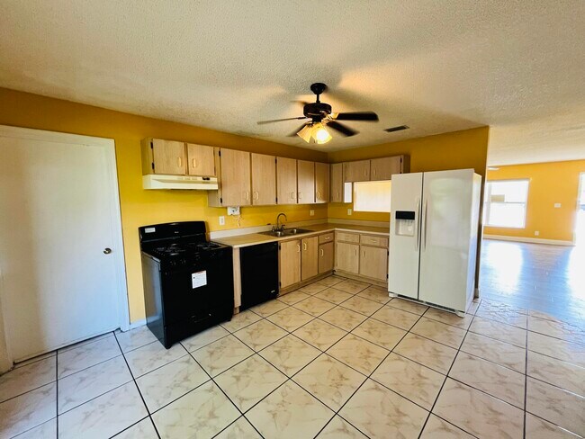 Building Photo - 5855 Timber Valley Dr