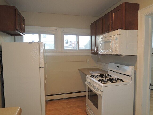 Building Photo - 404 S Park St