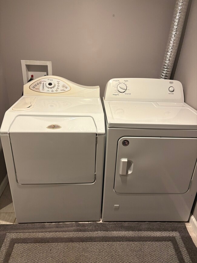 Building Photo - 324 Chestnut Heights Dr