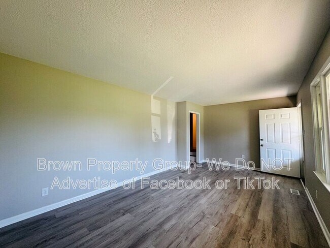 Building Photo - 5143 Longbranch Dr