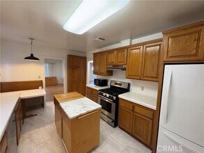 Building Photo - 894 S Los Robles Ave