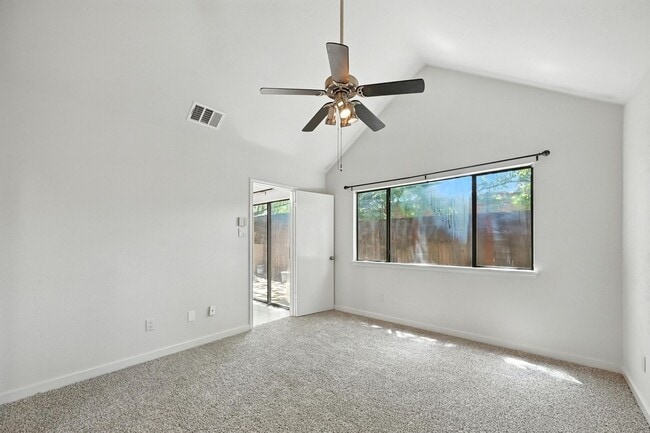 Building Photo - 4901 Tree Top Ln