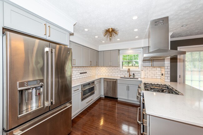 Foto del edificio - 5936 Clearbrook Dr