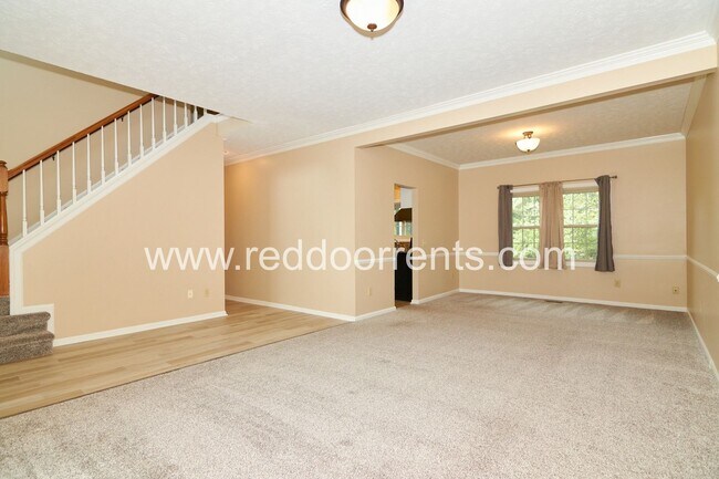 Foto del edificio - Coming Soon! A SINGLE-FAMILY HOME SITUATED DOWN THE STREET
