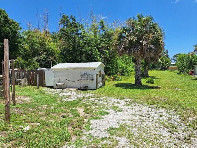 Foto del edificio - 13050 Old Dixie Hwy