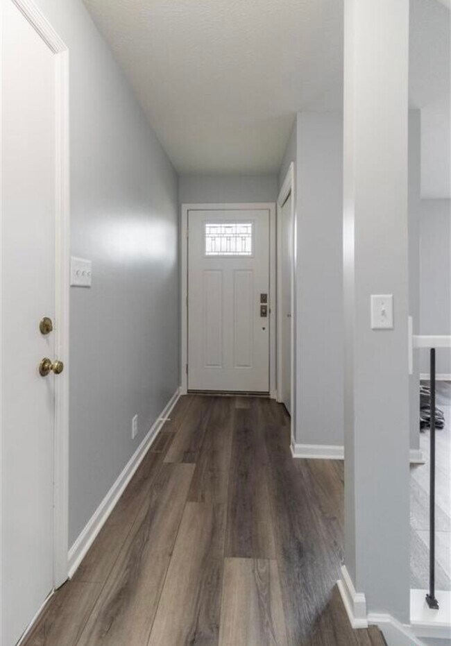 Foto del edificio - 5563 Canterbury Ln