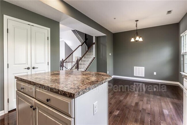Building Photo - 108 Aprilmae Way
