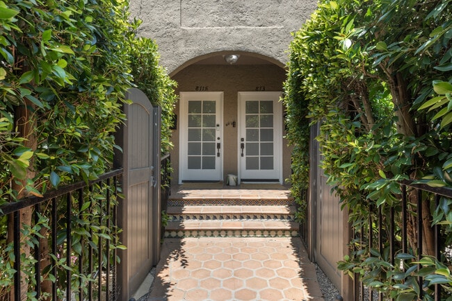 Building Photo - 813 N Coronado St