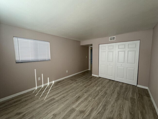 Building Photo - 1055 Palm Ave