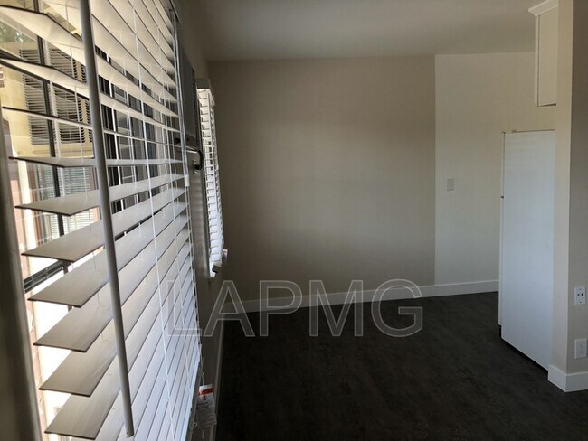 Foto del edificio - 108 N Kenwood St