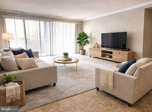 Building Photo - 5606 Bloomfield Dr