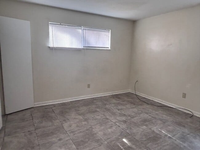 Building Photo - 1374 Dianne Dr