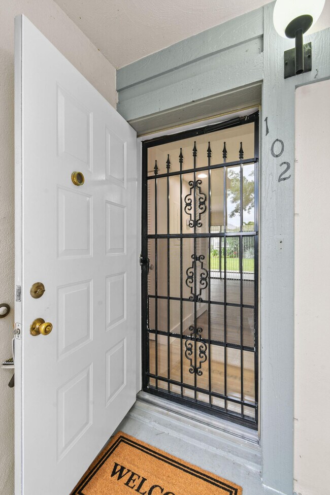 Foto del edificio - 2233 NW 22nd Ave