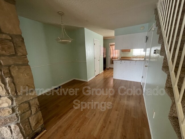 Building Photo - 3419 Queen Anne Way