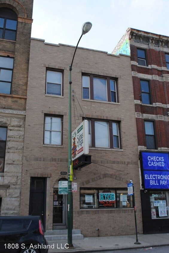 4 bed/1.5 bath, 1800 sqft at Pilsen! Room for Rent in Chicago, IL