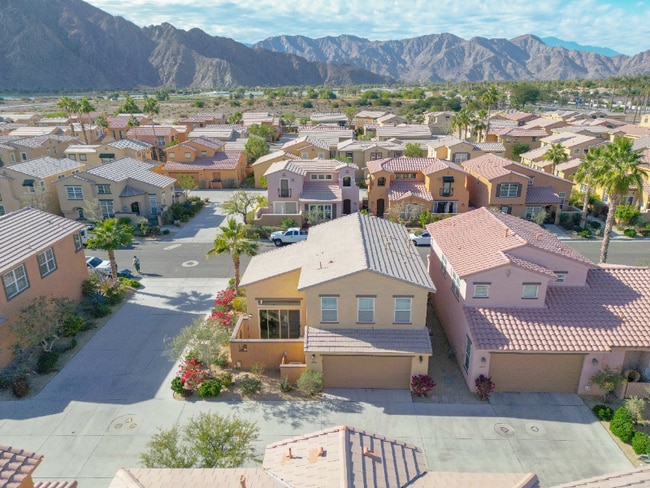Foto del edificio - 52154 Rosewood Ln
