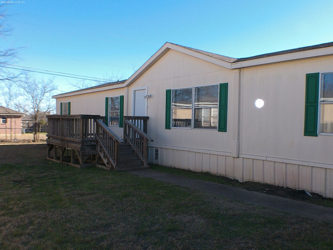 Primary Photo - Spacious 4-Bedroom Home in Convenient Loca...