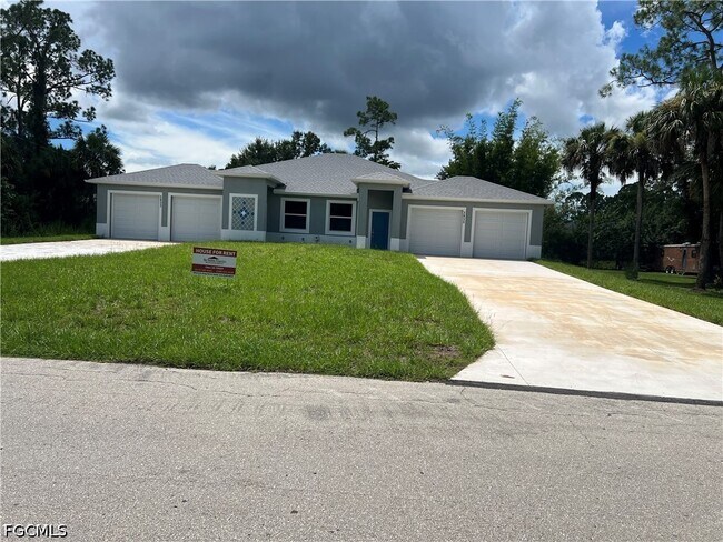Foto del edificio - 3833-3835 Kitty Hawk Dr