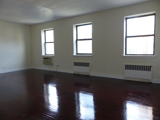 Building Photo - 243 W 99th St