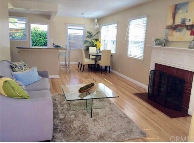 Plano de planta abierto y luminoso - 6509 W 83rd St