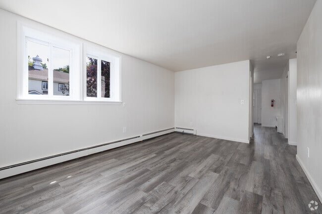 2BR, 1BA - 860SF - Living Room - Hopewell Gardens