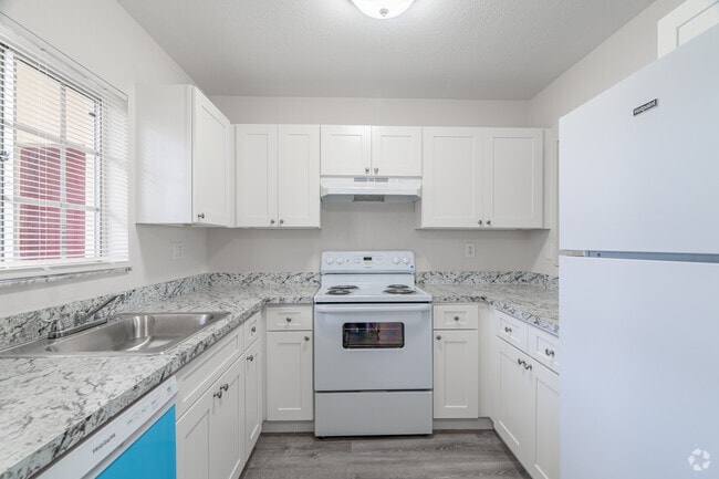 1BR, 1BA - Villas at Palm Beach